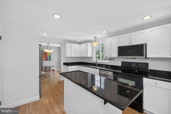Building Photo - 4009 Shallow Brook Ln