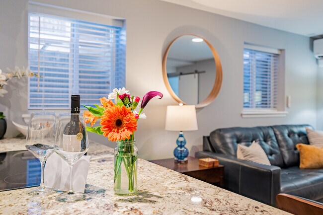 Building Photo - Capitol Hill