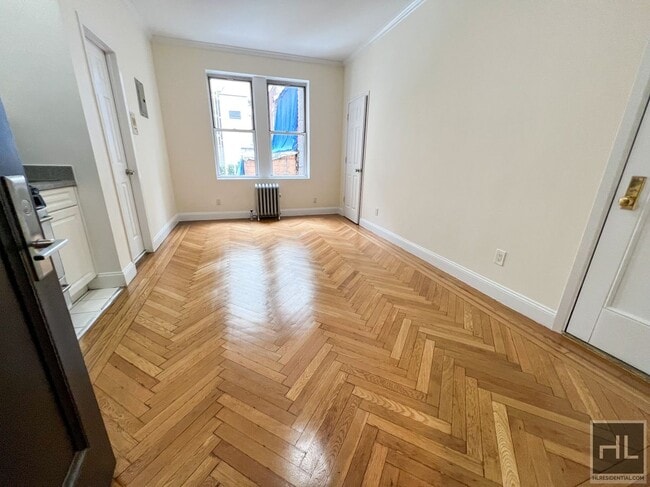 Building Photo - 117 W 13th St