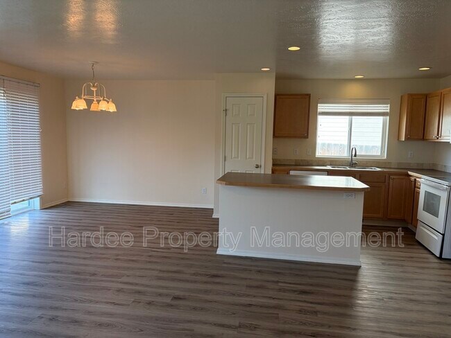 Building Photo - 677 N Kayden Way