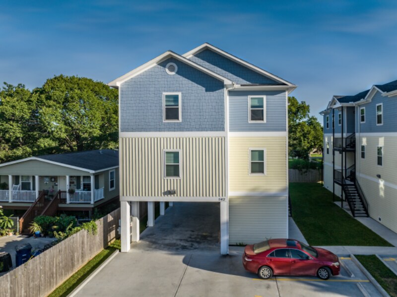 Building Photo - 144 W 5th St