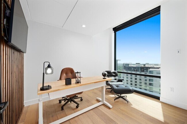 Building Photo - 70 Rainey St