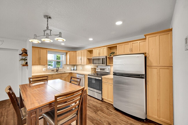 Building Photo - 2850 NE 14th Street Causeway