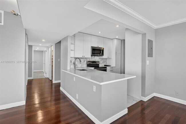 Building Photo - 1625 SE 10th Ave