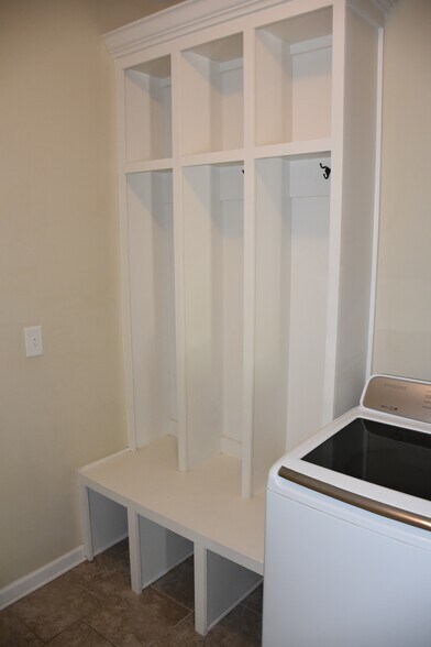 Building Photo - 2050 Covey Dr