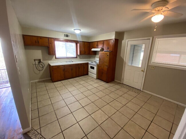 Building Photo - **ON HOLD**3 Bedroom / 1.5 Bathroom Home for Rent in Columbus, GA***