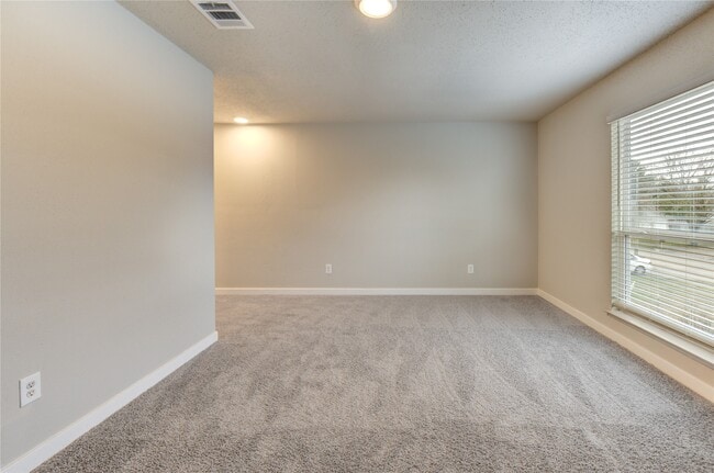 Building Photo - 7411 Trabajo Dr