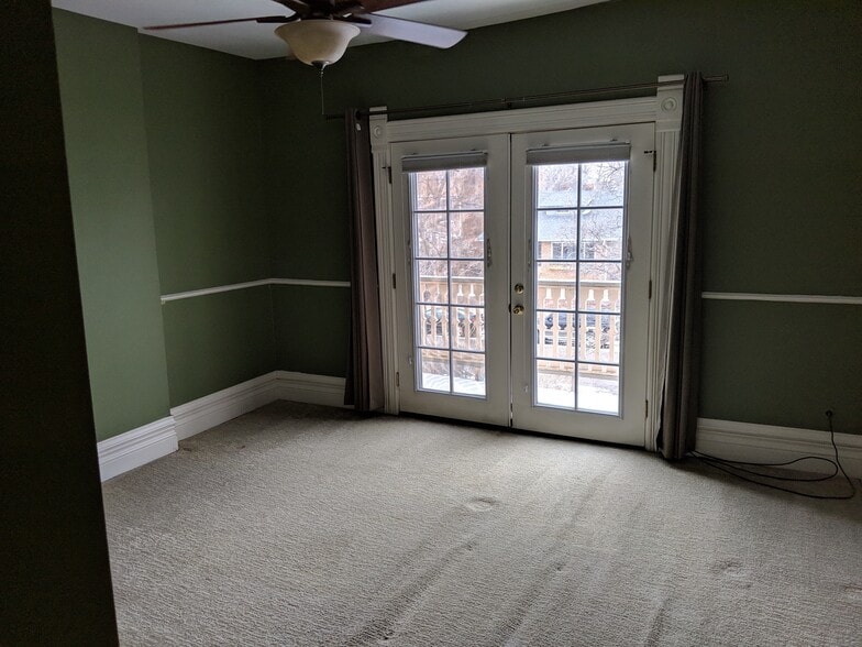 Master with private deck - 2860 Humboldt St