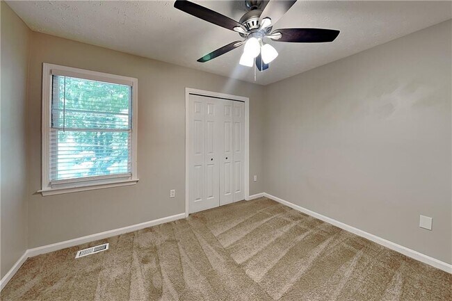 Building Photo - 4125 Inola Trail NE