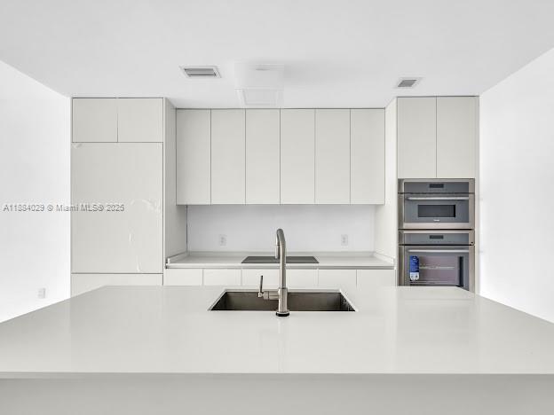 Building Photo - 700 NE 24th St