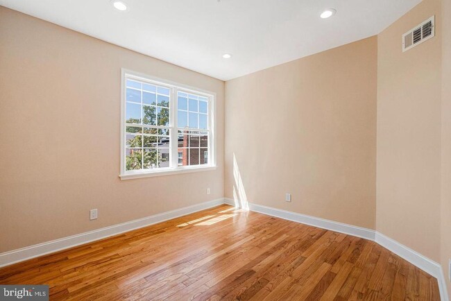 Building Photo - 1609 17th St SE