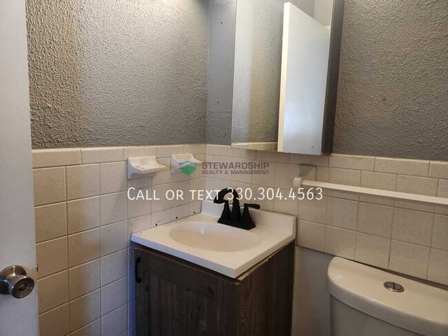 Building Photo - 15257 Lincoln Way W