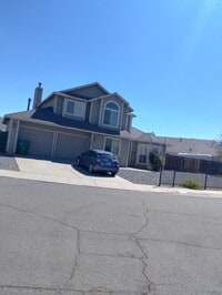 Building Photo - Executive Style Pet Friendly home