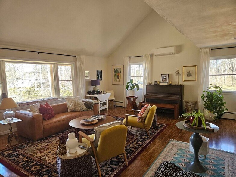 Building Photo - 13 Mitchell