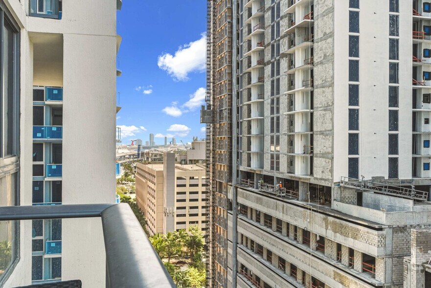 Building Photo - 11 NE 6th St