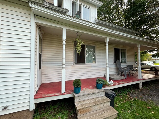 Building Photo - 404 E Iron St