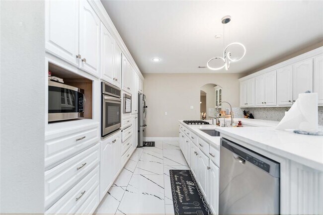 Building Photo - 3819 Emerald Lake Dr