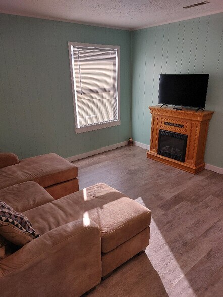 Building Photo - 161 Hoist Rd