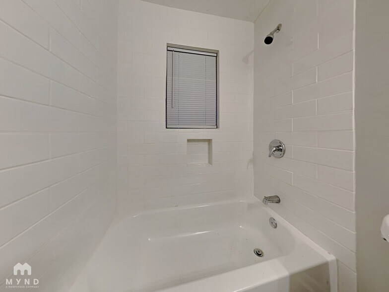 Building Photo - 6127 Heatherbrook Dr