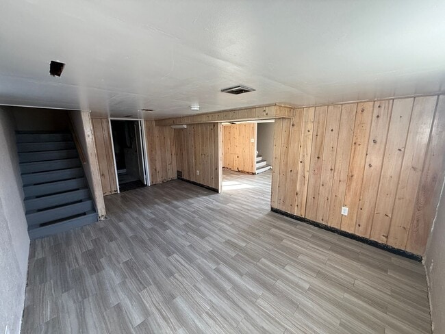 Building Photo - Beautiful 4 Bed, 3 Bath House; W/D Included; Fenced Yard; Wood Floors; and a Charming Style