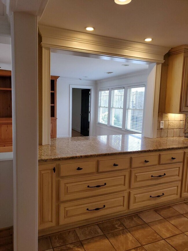 Building Photo - Spacious home in the Augusta Road Community - Lawn care included!