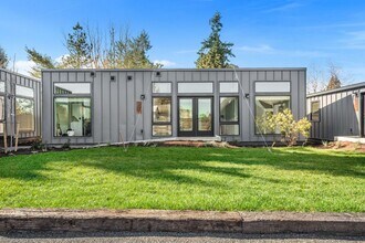 Building Photo - Morris Street Commons Modualr Living! 2/1 55+ Community Living!