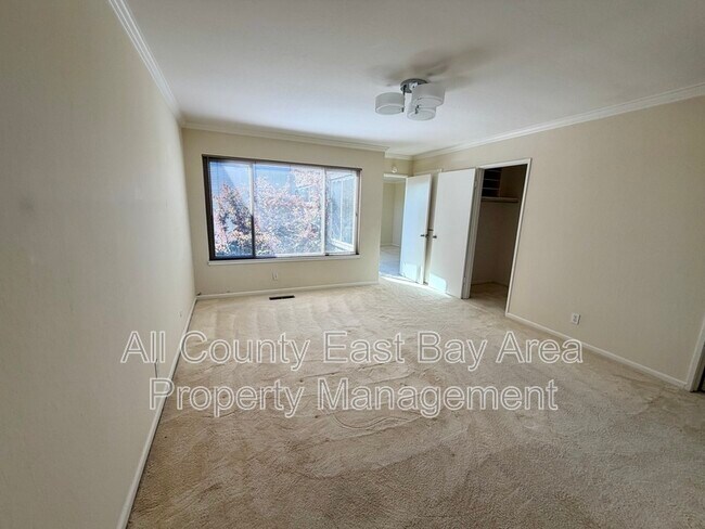 Building Photo - 1071 Jost Ln