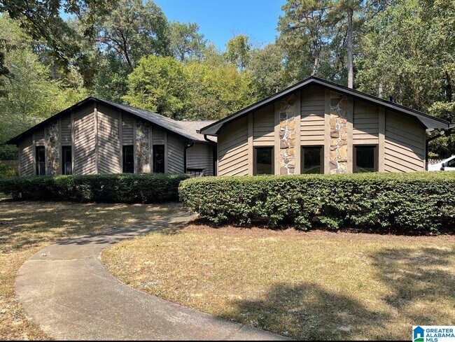 Primary Photo - 2001 Shadowood Ct