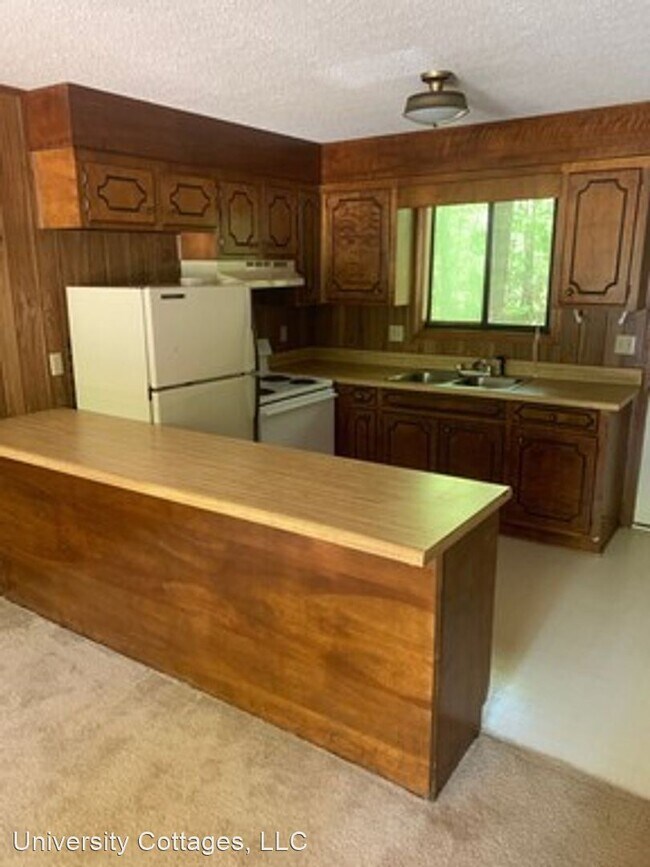 Building Photo - 802 Creekside Dr