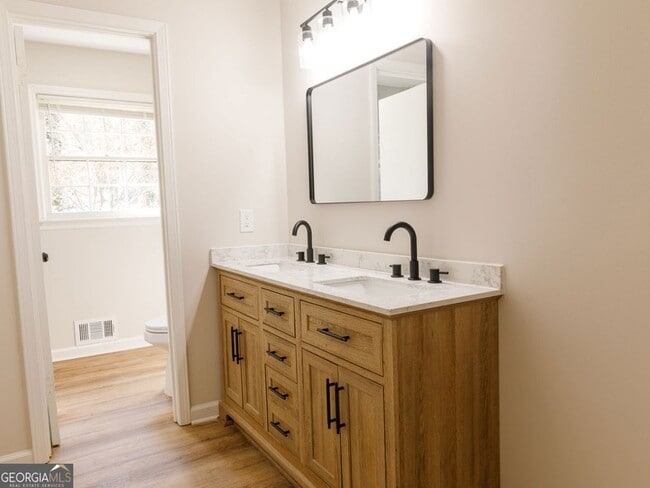 Building Photo - 95 Simpson Dr NE