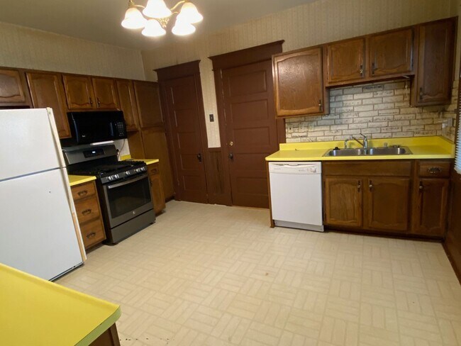 Building Photo - 315-317 N Paterson Street