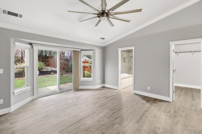 Building Photo - 3451 Woodbury Dr