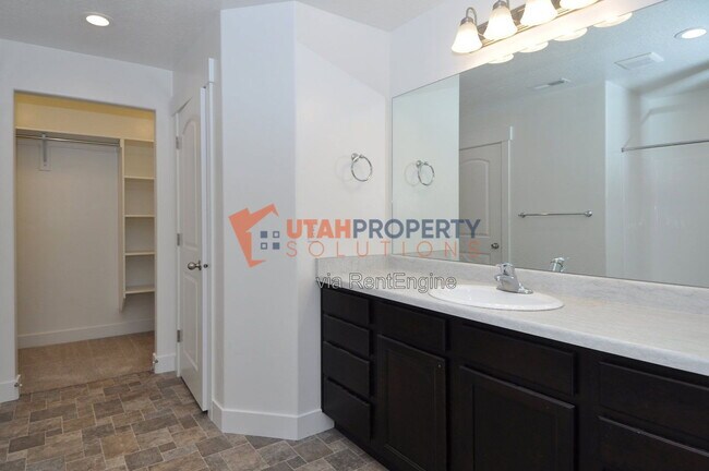 Building Photo - 16092 S Truss Dr