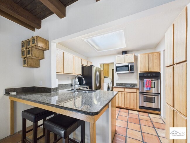 Building Photo - Fully Furnished Home available Now!