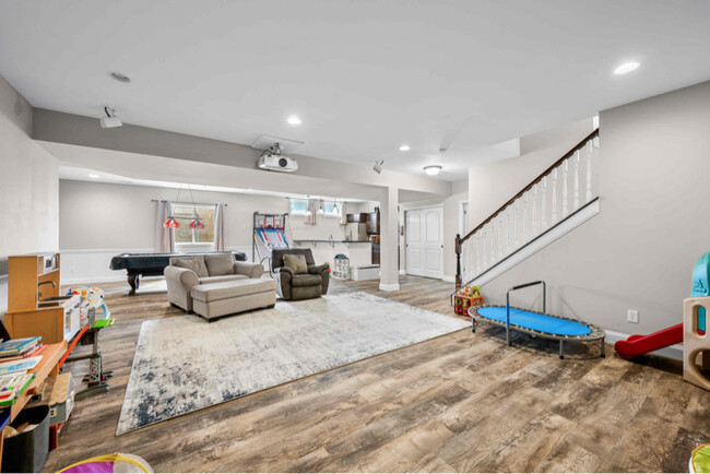 Building Photo - 5990 Hollow Ct