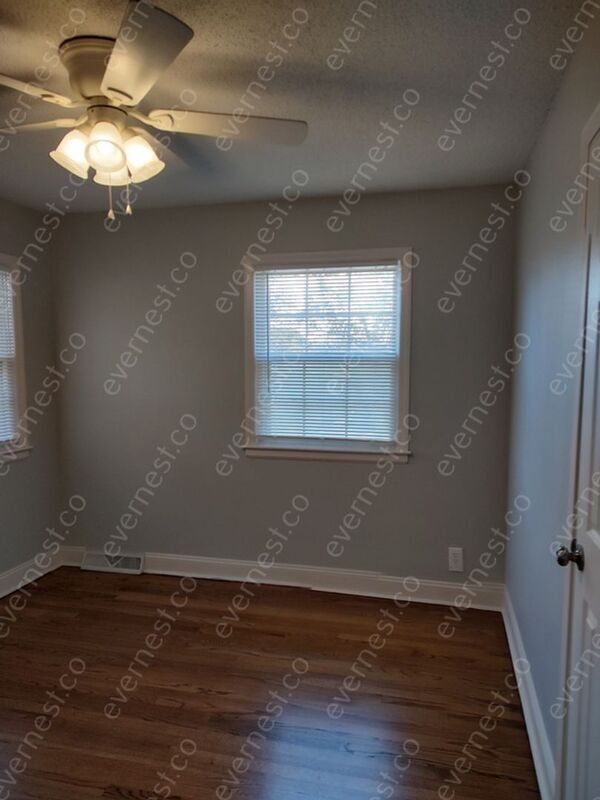 Building Photo - 916 Dorton Ln