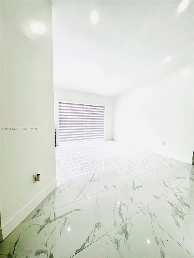 Building Photo - 164 NW 85th Ct