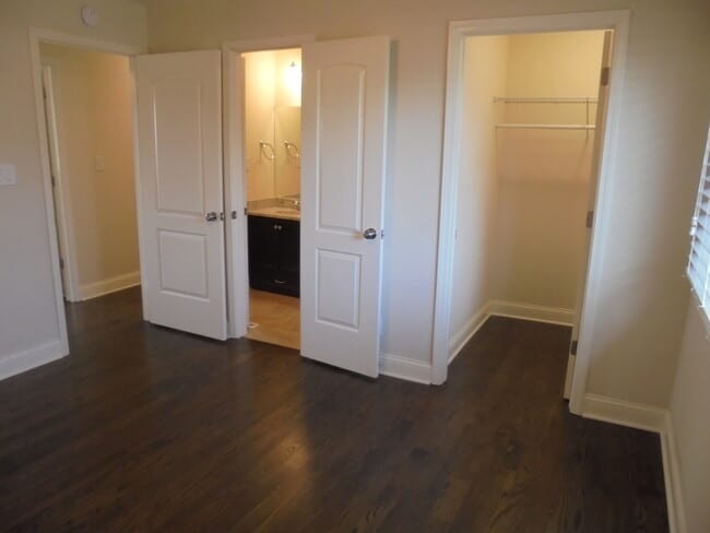 Building Photo - 66 Barrow Dr