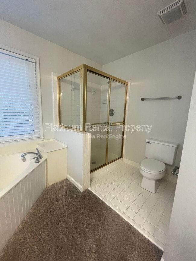 Building Photo - 940 Club Chase Ct