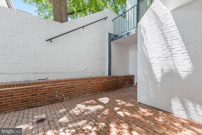 Building Photo - 207 S Patrick St