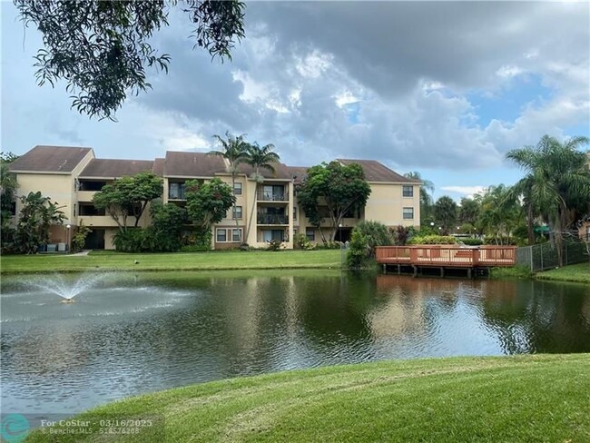 Building Photo - 9999 Summerbreeze Dr