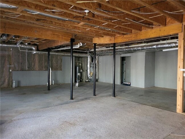 Building Photo - 8291 Fairway Dr