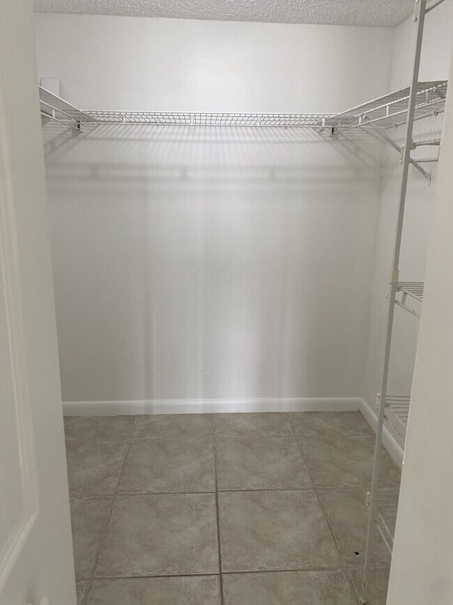 Building Photo - Cypress Bend Top Floor Private Corner 2/2 Available Now!