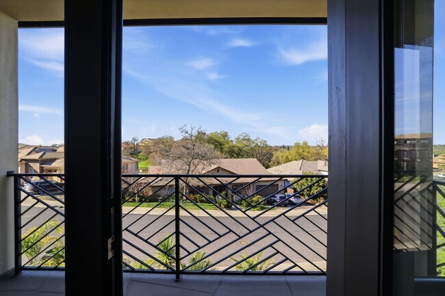 Building Photo - 3813 Calverhall Way