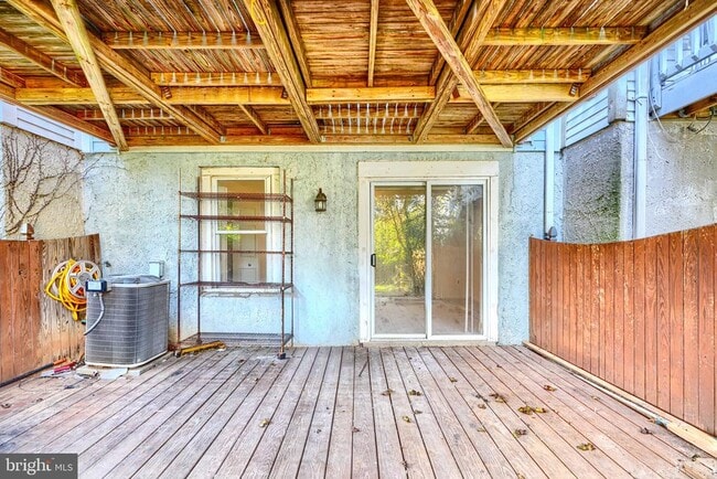 Building Photo - 28 Windersal Ln