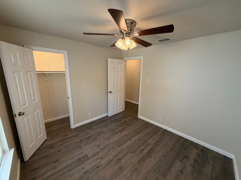 Building Photo - Room in Single Family Home on Houston St