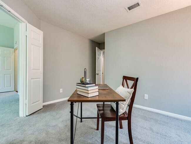 Building Photo - 1104 Quail Ln