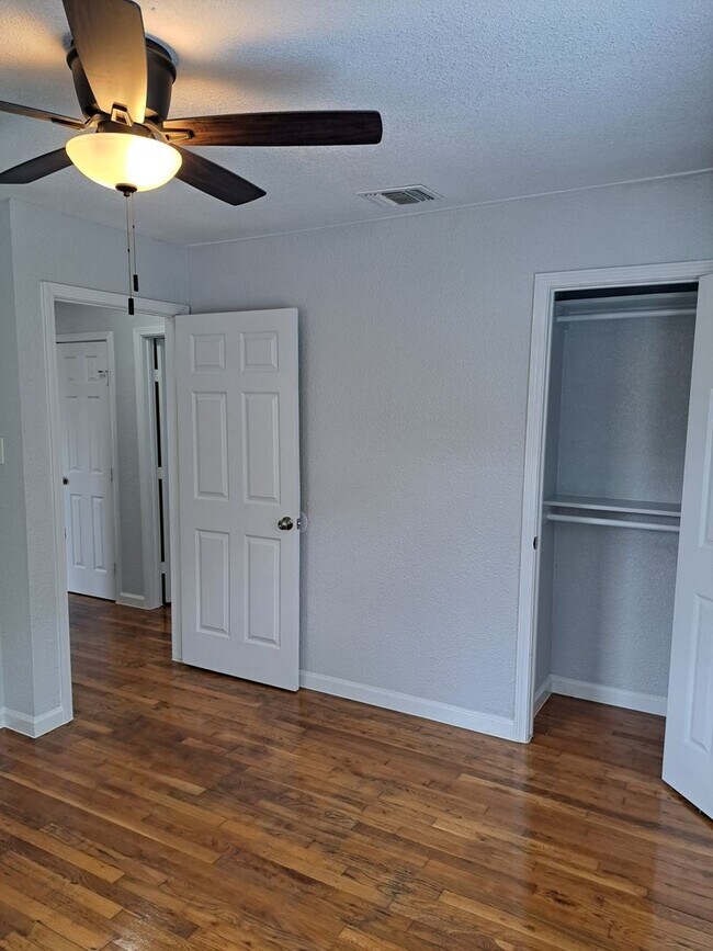 Building Photo - Stylish 4BR/2BA Home Near Port San Antonio...