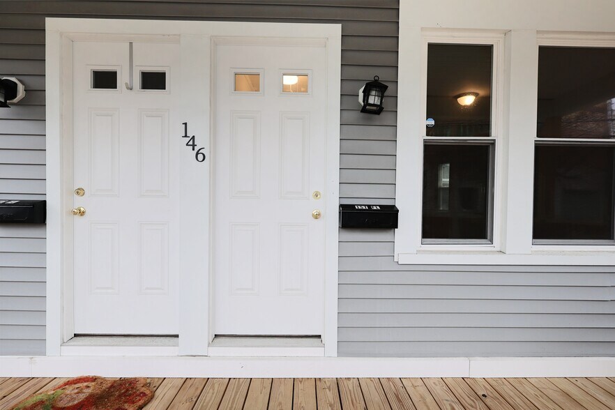 Building Photo - 146 Division St