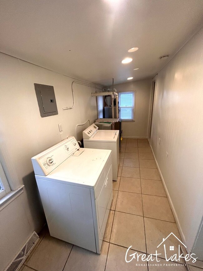 Building Photo - JANUARY SPECIAL: Move in before 1/31/25 an...